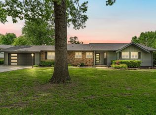 4118 SW Woodbury Ct N, Topeka, KS 66606