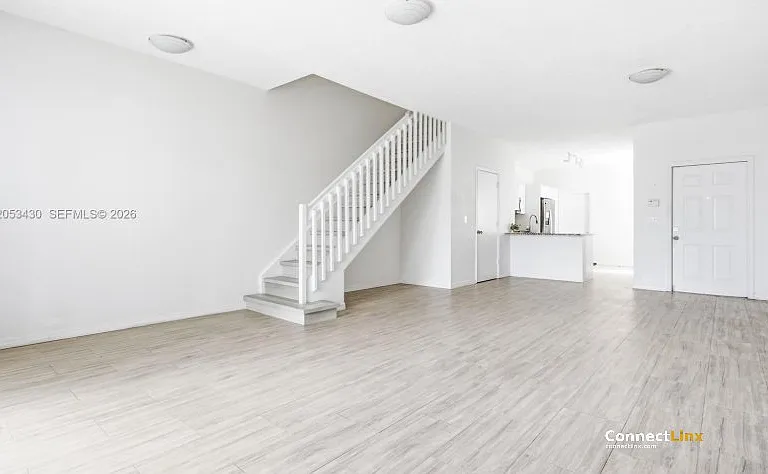 2066 Madeira Dr — Photo 3