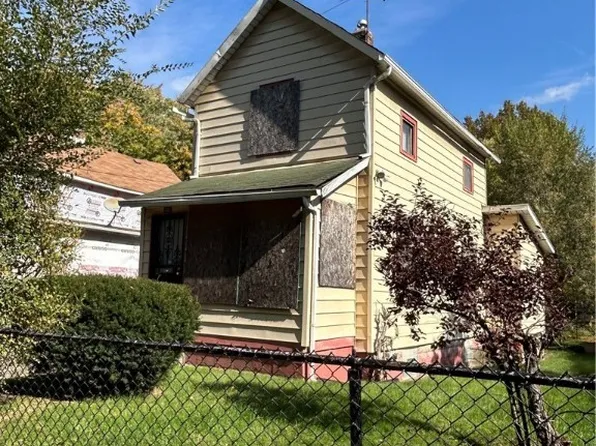 1061 Raymond St, Akron, OH 44307