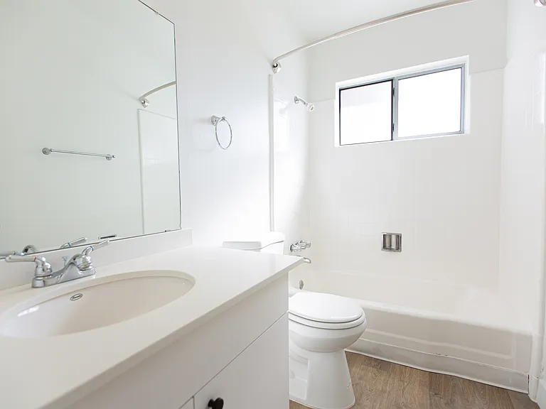 Skylar Apartments — Photo 21