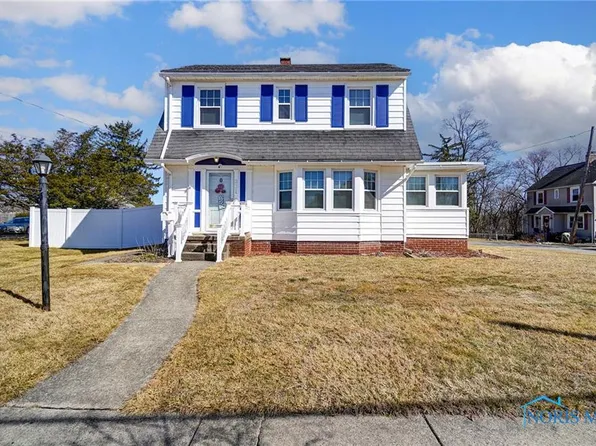 331 Hillview Dr, Rossford, OH 43460