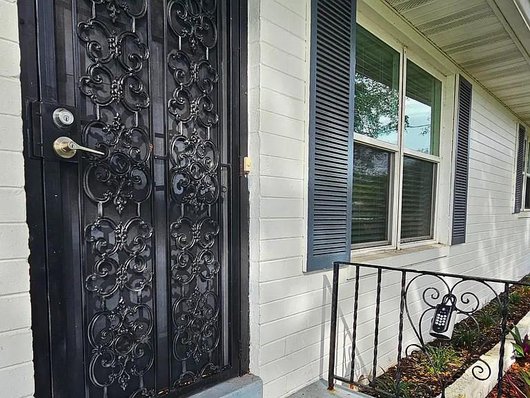 475 Riverside Dr — Photo 7
