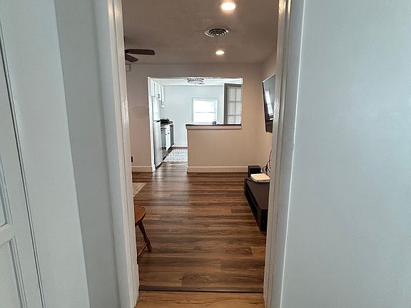 3rd image of 1411 Maryland Ave