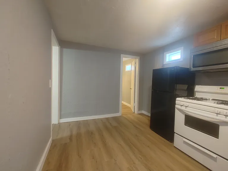1013 Elm Ave #D — Photo 6