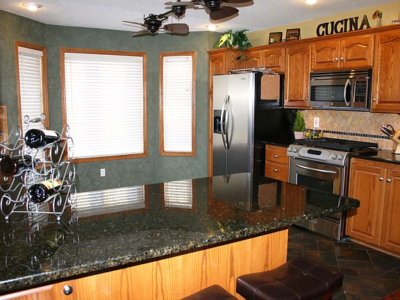 Kitchen with breakfast bar