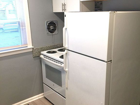 4th image of 3071 Dresden St