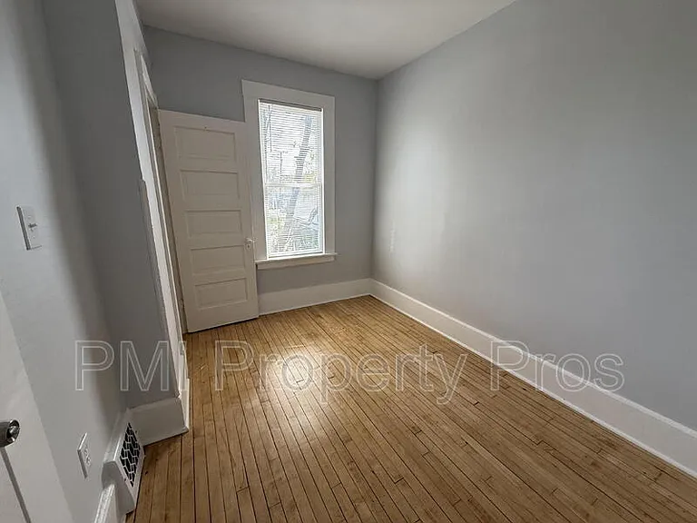 3109 W Walnut St — Photo 13