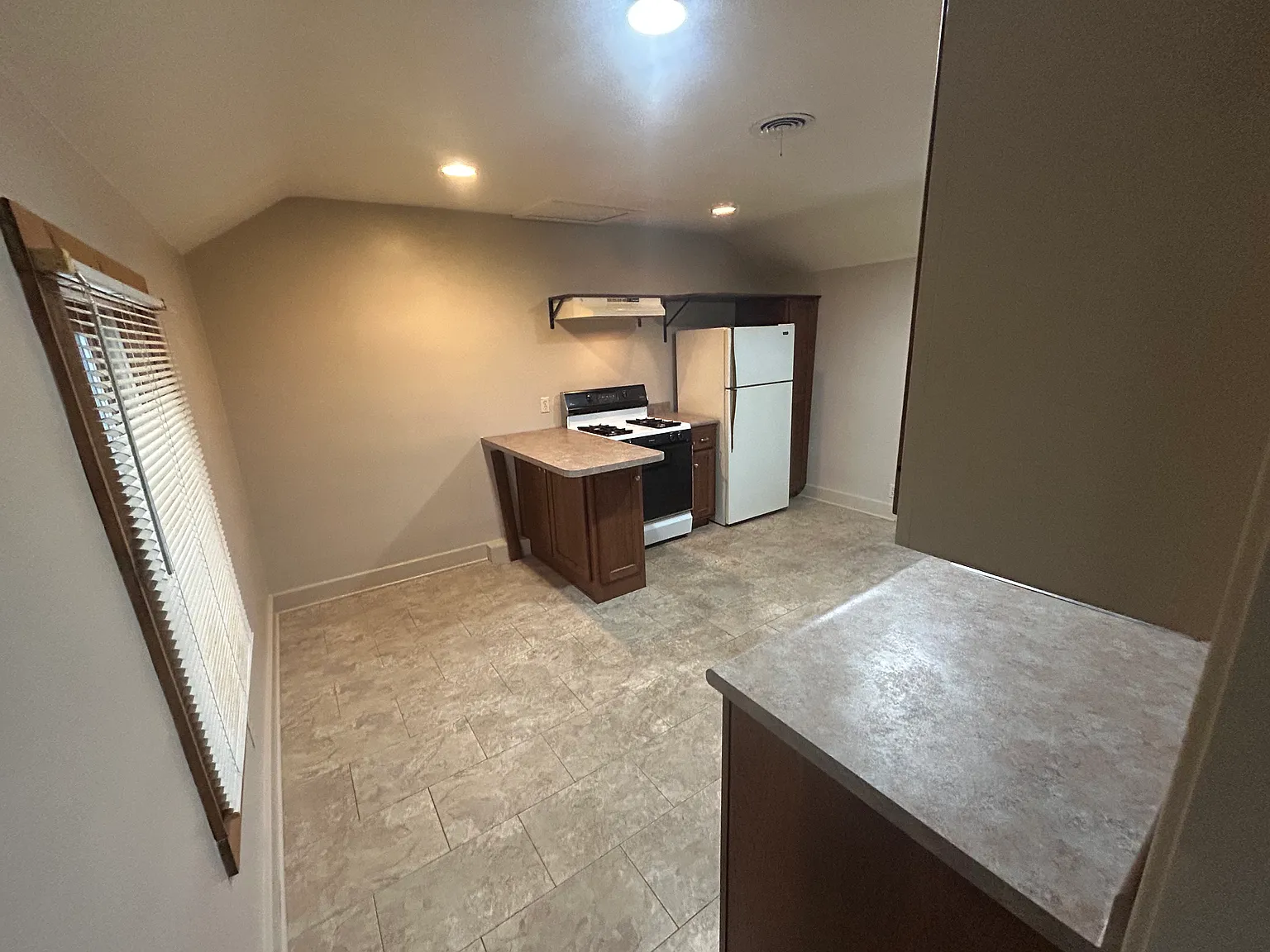 1 bed, 696 sqft, $950 — Photo 4