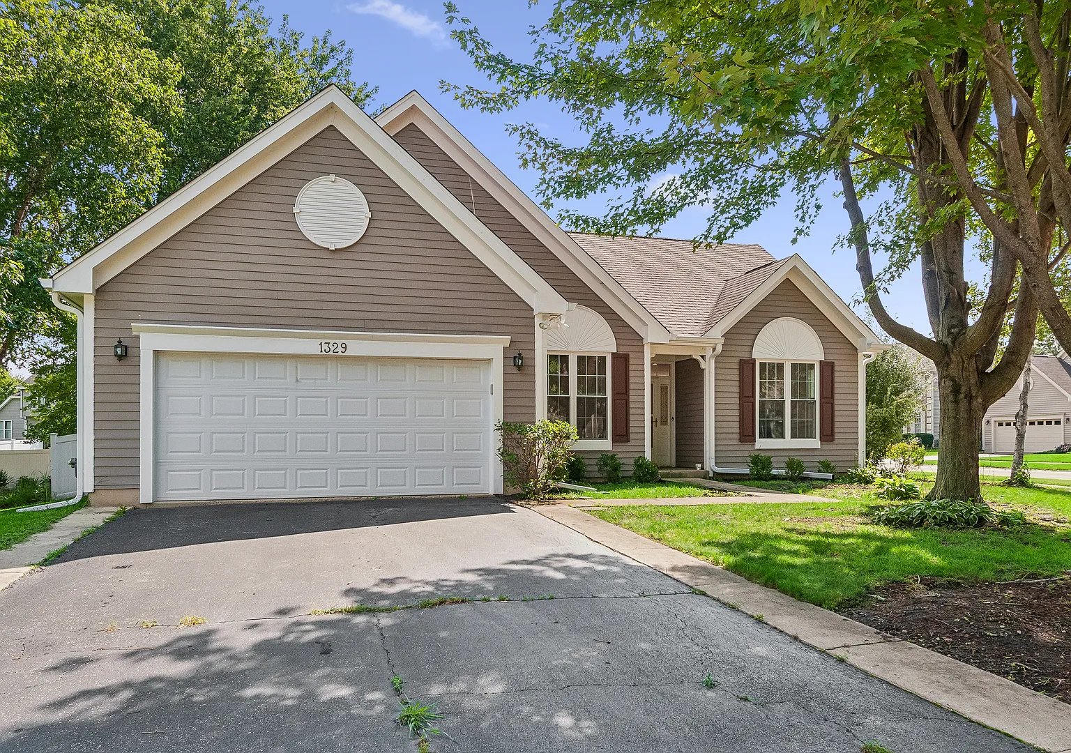 3 bed, 1376 sqft, $3,100 — Photo 1