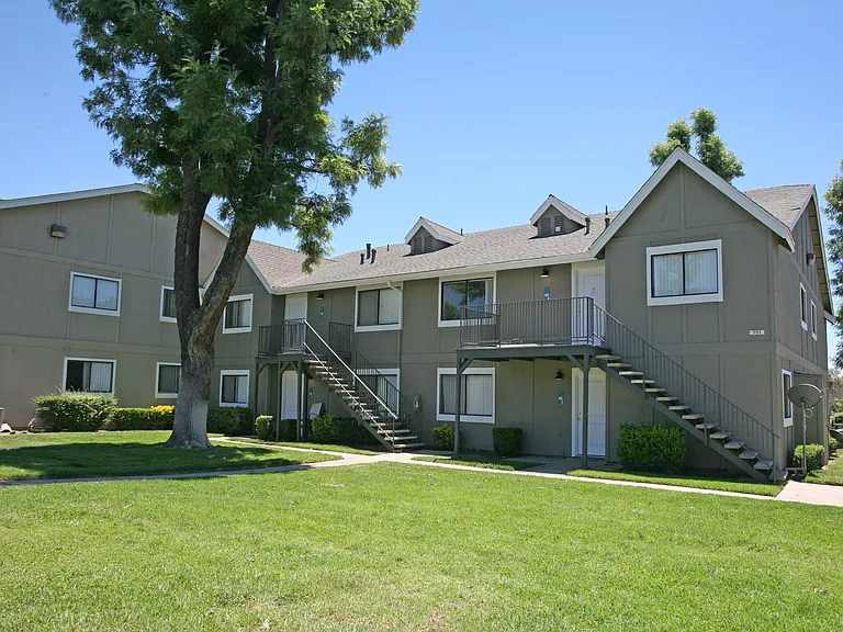 Lakehouse Apartments — Photo 7