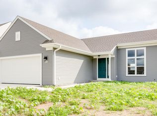 1550 Whitewater Dr, West Bend, WI 53095