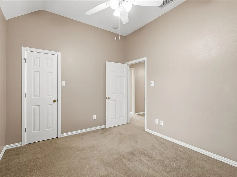 2001 Bishop Dr — Photo 11