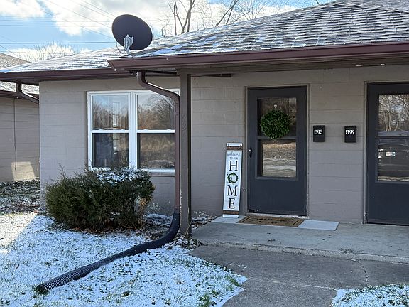 2nd image of 422 Elm St #424