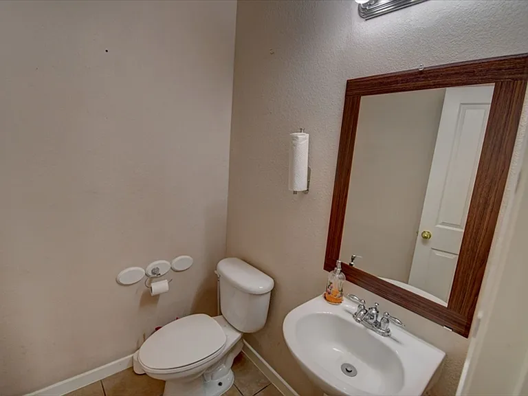 2011 Dillon Dr NE — Photo 17