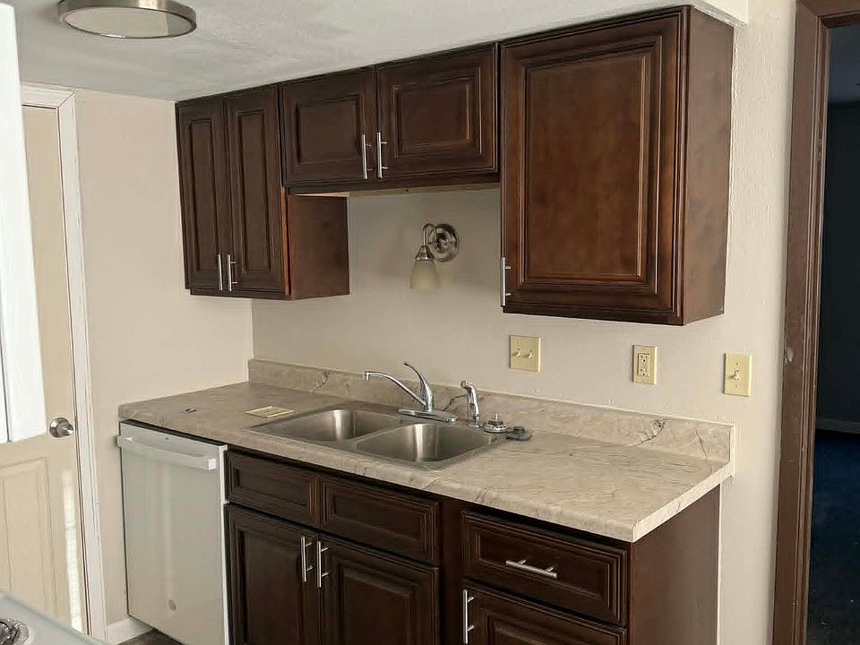 1st image of 547 N 40th St APT 1