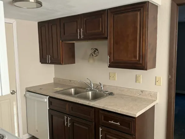 547 N 40th St APT 1, Belleville, IL 62226