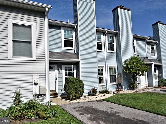 3rd image of 17 Bark Hollow Ln