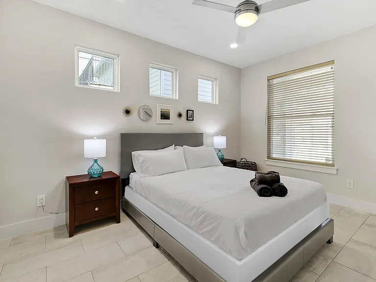 2421 Throckmorton St — Photo 31