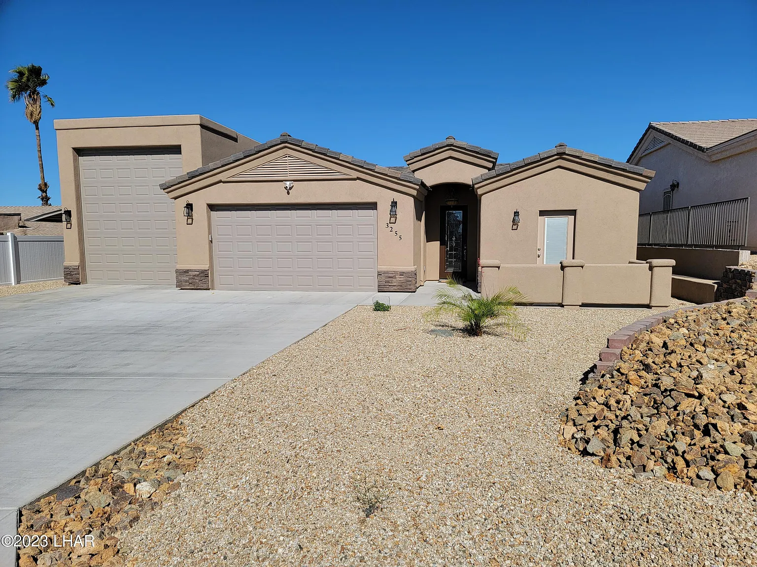 3 bed, 3.0 bath, 1850 sqft, $2,950 — Photo 2