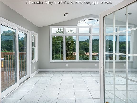 3rd image of 5446 Longview Dr