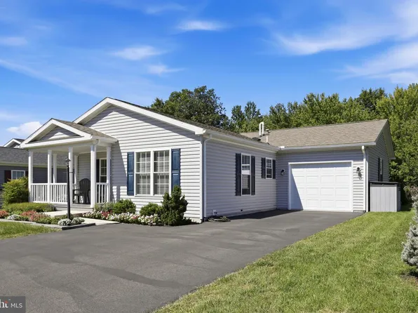 29 Sandpiper Dr, Bechtelsville, PA 19505
