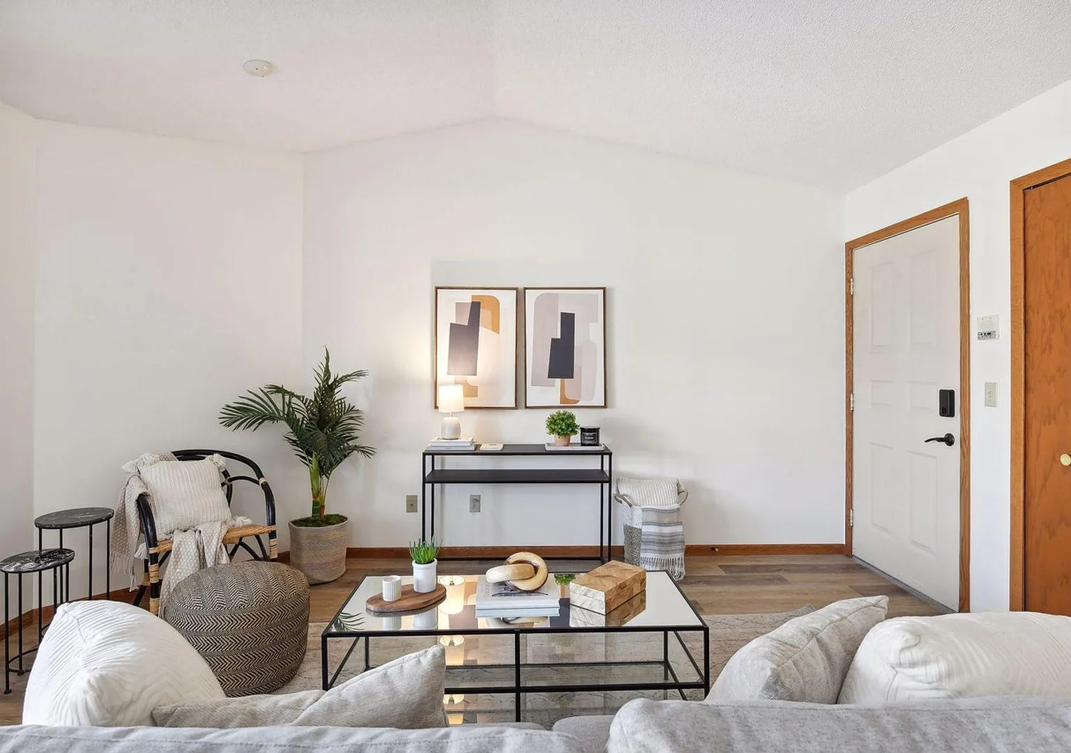Freshly updated 2 bedroom condo! — Photo 1