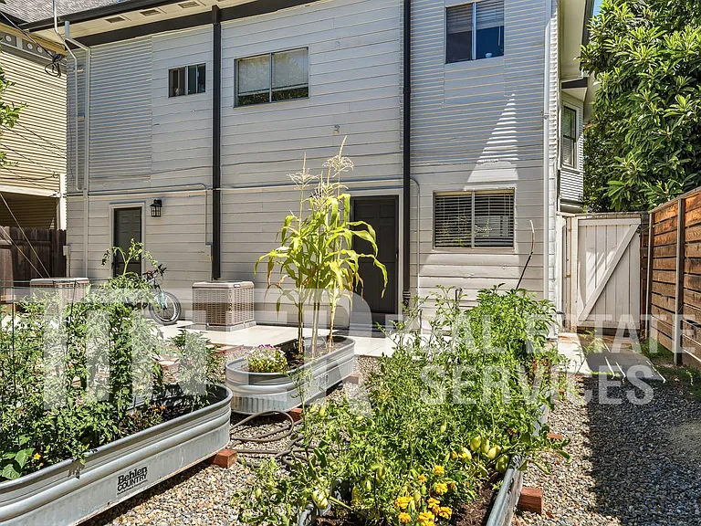 1508 E St — Photo 2
