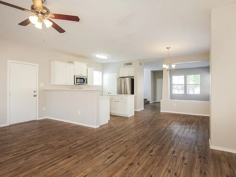 3929 W Irwin Ave — Photo 8