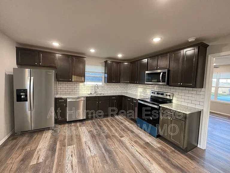 1905 S 15th Ave — Photo 4