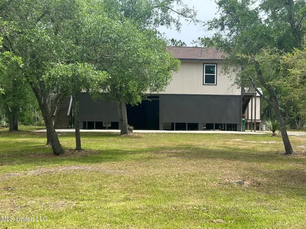 5142 1st Ave, Bay Saint Louis, MS 39520