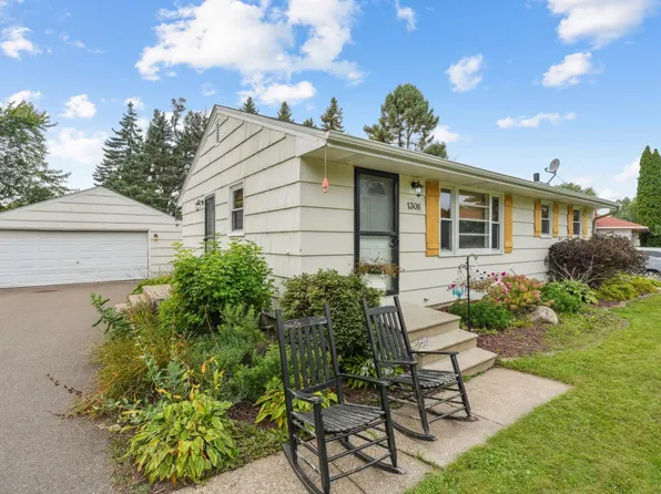 1306 Guthrie Ave N, Oakdale, MN 55128