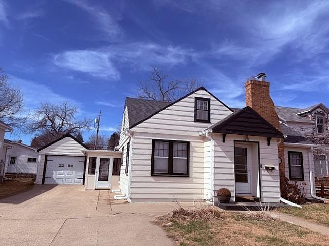 1st image of 207 Locust St