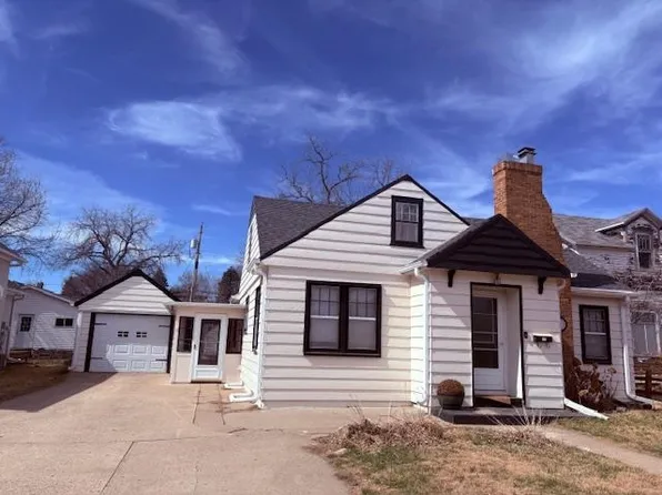 207 Locust St, Yankton, SD 57078