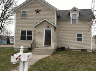 660 Cherry Ave, Bird Island, MN 55310