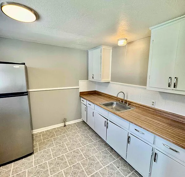 4265 Woodlawn Ave #B — Photo 3