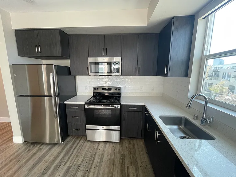 569 W Date St #502 — Photo 28