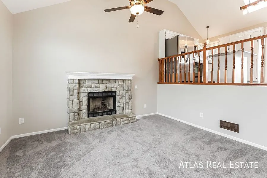 Wonderful 3 Bed/ 3 Bath split-level home in Wildwood West! Features a spacious kitchen! — Photo 2