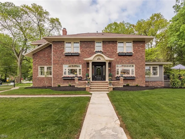 21811 Lake Rd, Rocky River, OH 44116