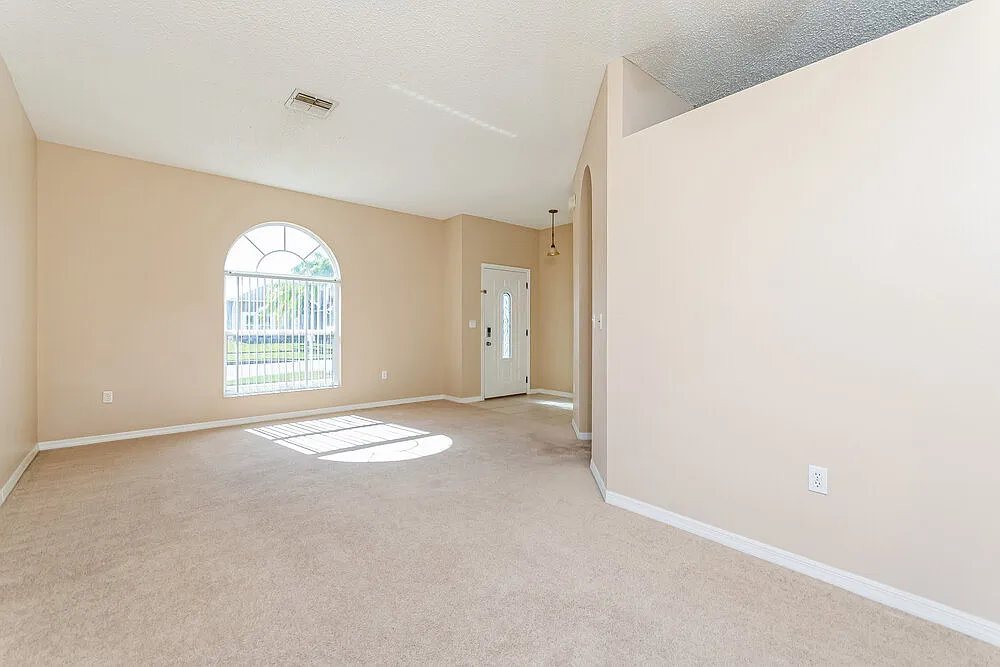 3 bed, 2.0 bath, 1511 sqft, $2,095 — Photo 3