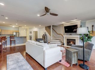1220 E Locust St APT 102, Milwaukee, WI 53212