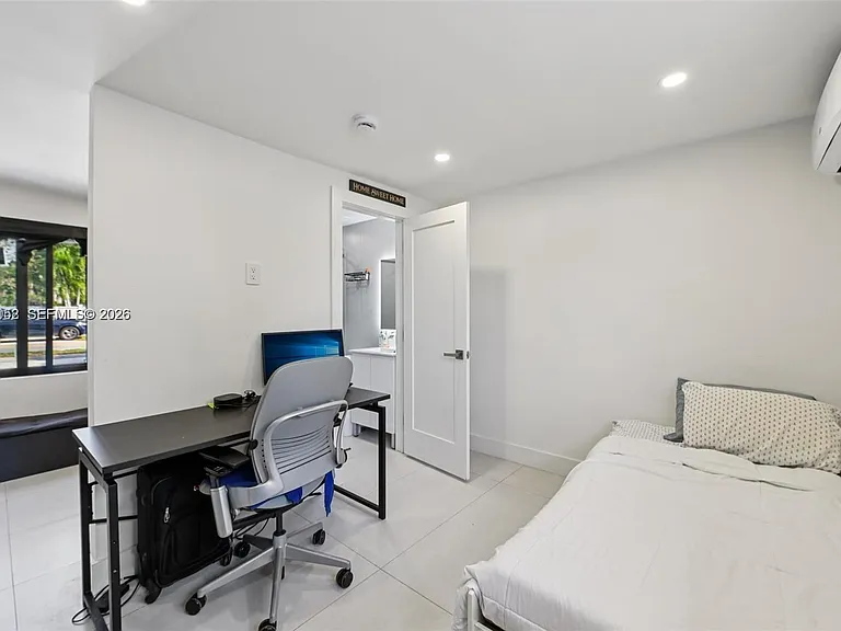 5152 SW 6th St #B — Photo 4
