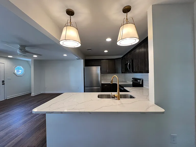 375 N Church St — Photo 4