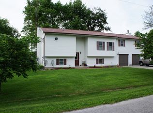 17366 Air Strip Rd, Hudson, IL 61748