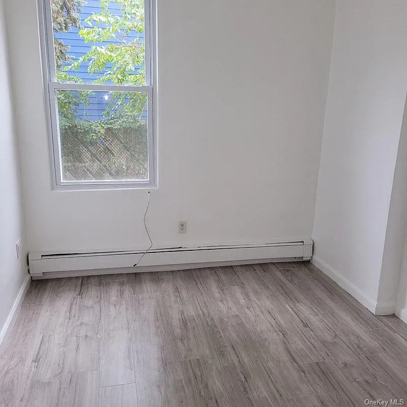 5 bed, 2.0 bath, 1200 sqft, $3,800 — Photo 2
