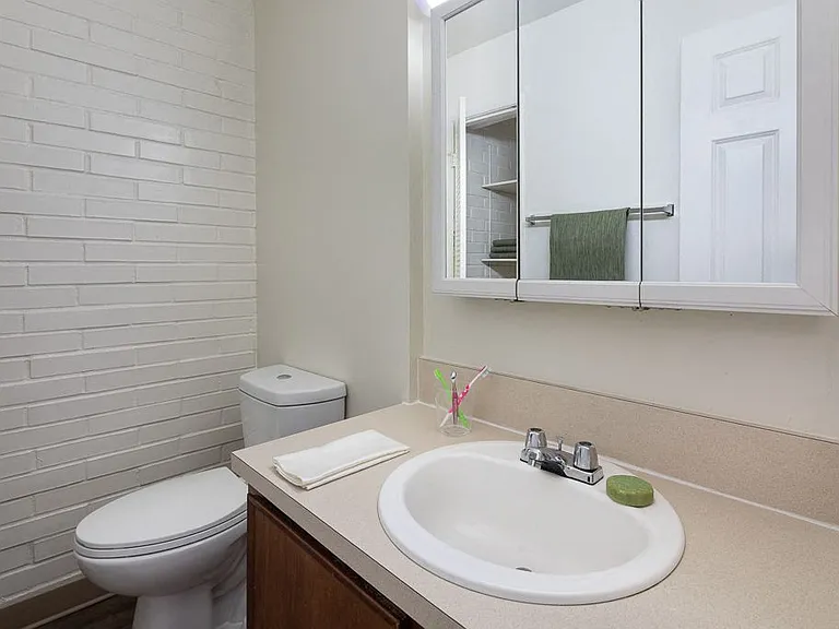 Kingway Apartments — Photo 9