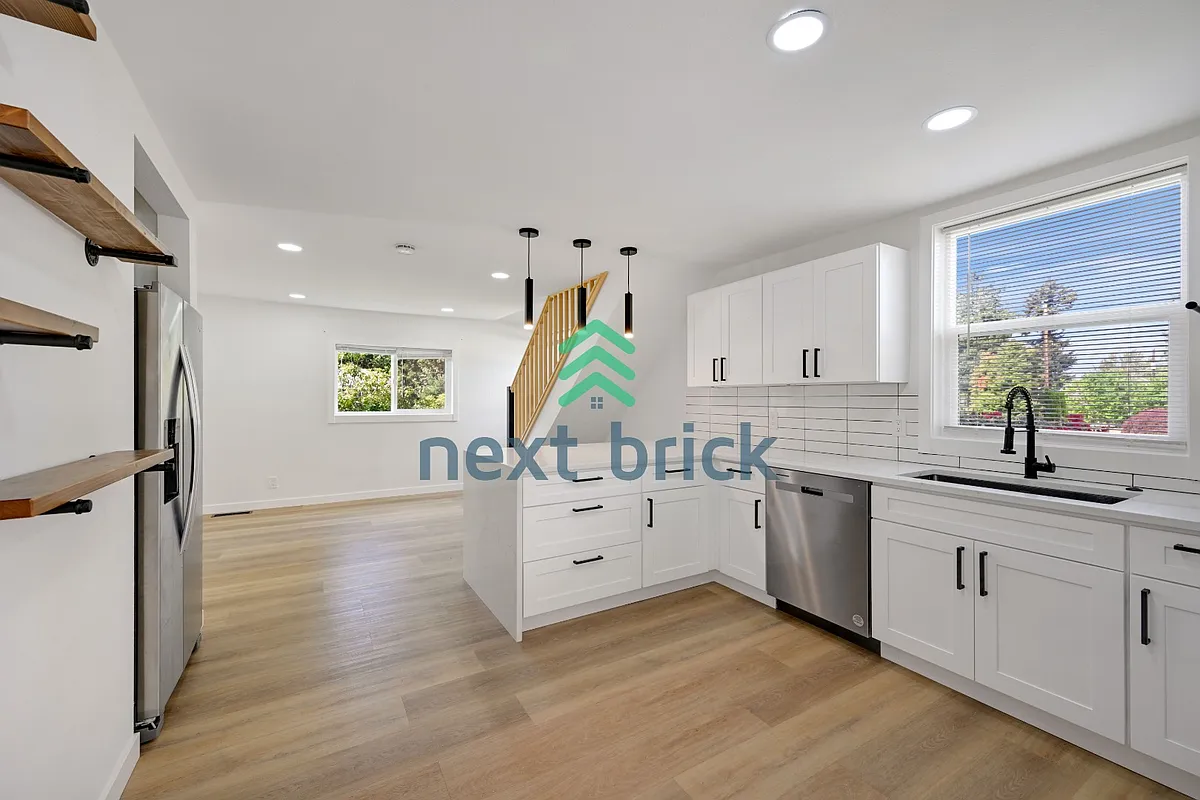Building Photo - 215 S 107th St