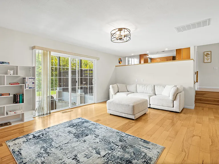 1066 Century Dr — Photo 11