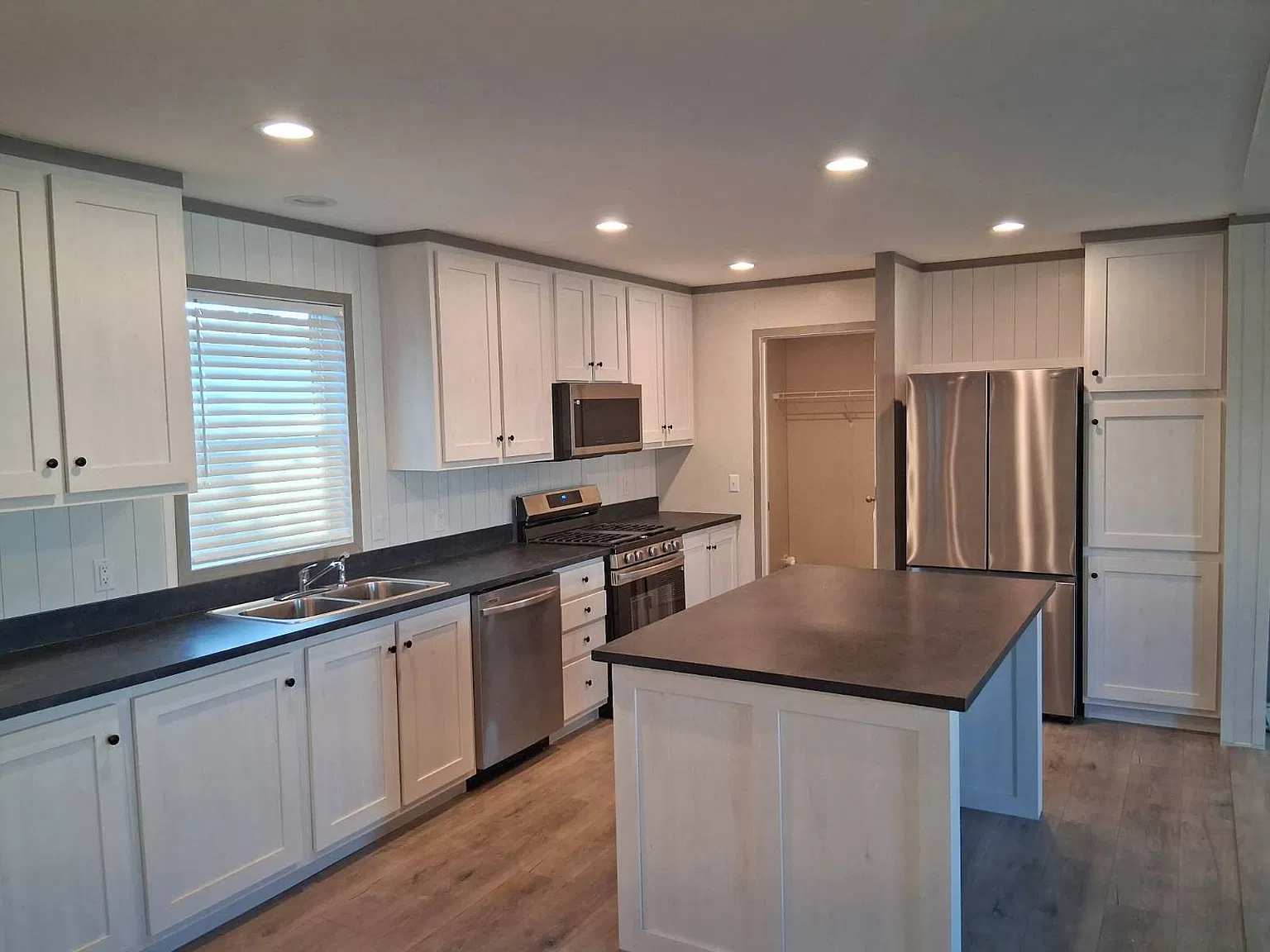 4 bed, 2.0 bath, 1230 sqft, $1,495 — Photo 1