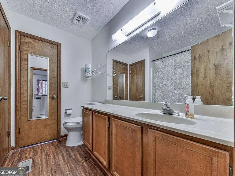 1101 Fairway Oaks — Photo 25