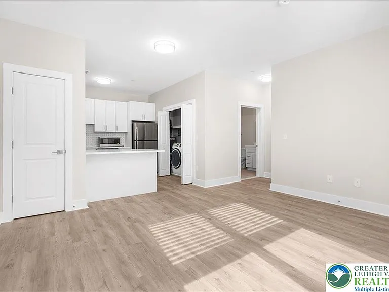 410 William St #102 — Photo 12